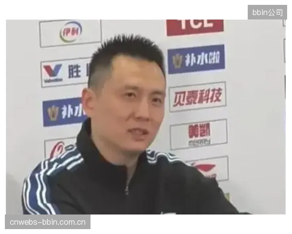 CBA官方公布常规赛个人奖项，主帅卢伟凭借卓越战绩获最佳教练认可。
